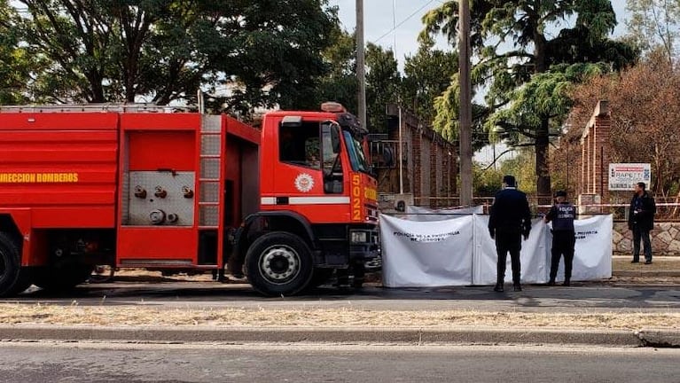 Explosión e incendio en un taller de motos dejó un muerto en barrio Argüello