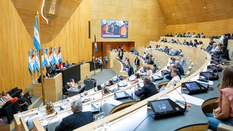 Extenso debate en la Unicameral de Córdoba.