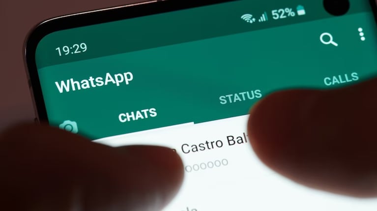 Extorsionan y estafan con una foto efímera de WhatsApp: cómo evitar el “cuento del tío” digital