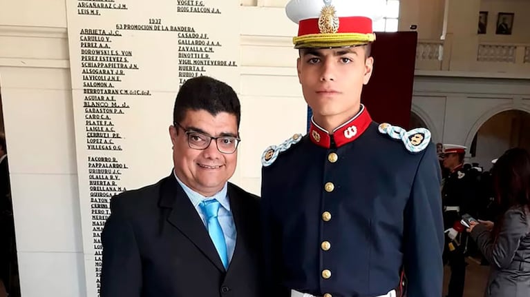 Ezequiel Chirino junto a su hijo Matías, el subteniente que murió en una fiesta de bautismo.