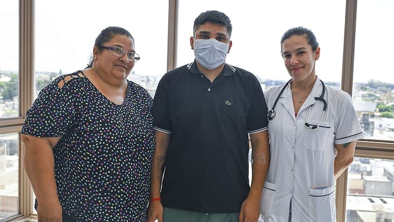 Ezequiel se recupera favorablemente del trasplante.