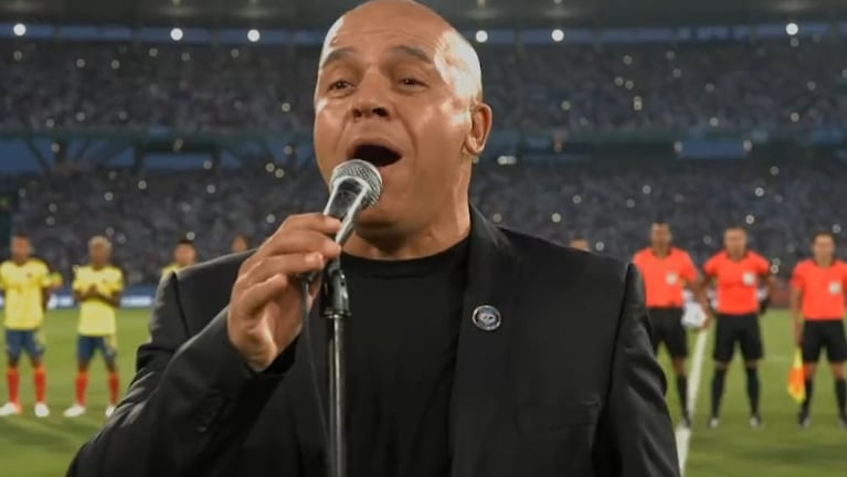 Fabio Santana volvió a cantar mucho después de la guerra. Ahora, emocionó en el estadio
