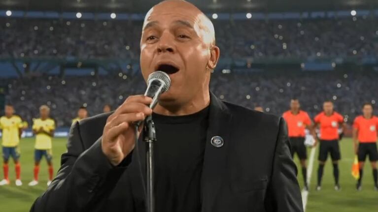 Fabio Santana volvió a cantar mucho después de la guerra. Ahora, emocionó en el estadio