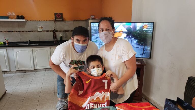 Facu mandó regalos y su apoyo para Tomi.