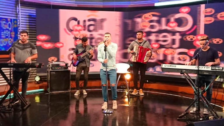 Facu y La Fuerza pasó por Cuarteteando.