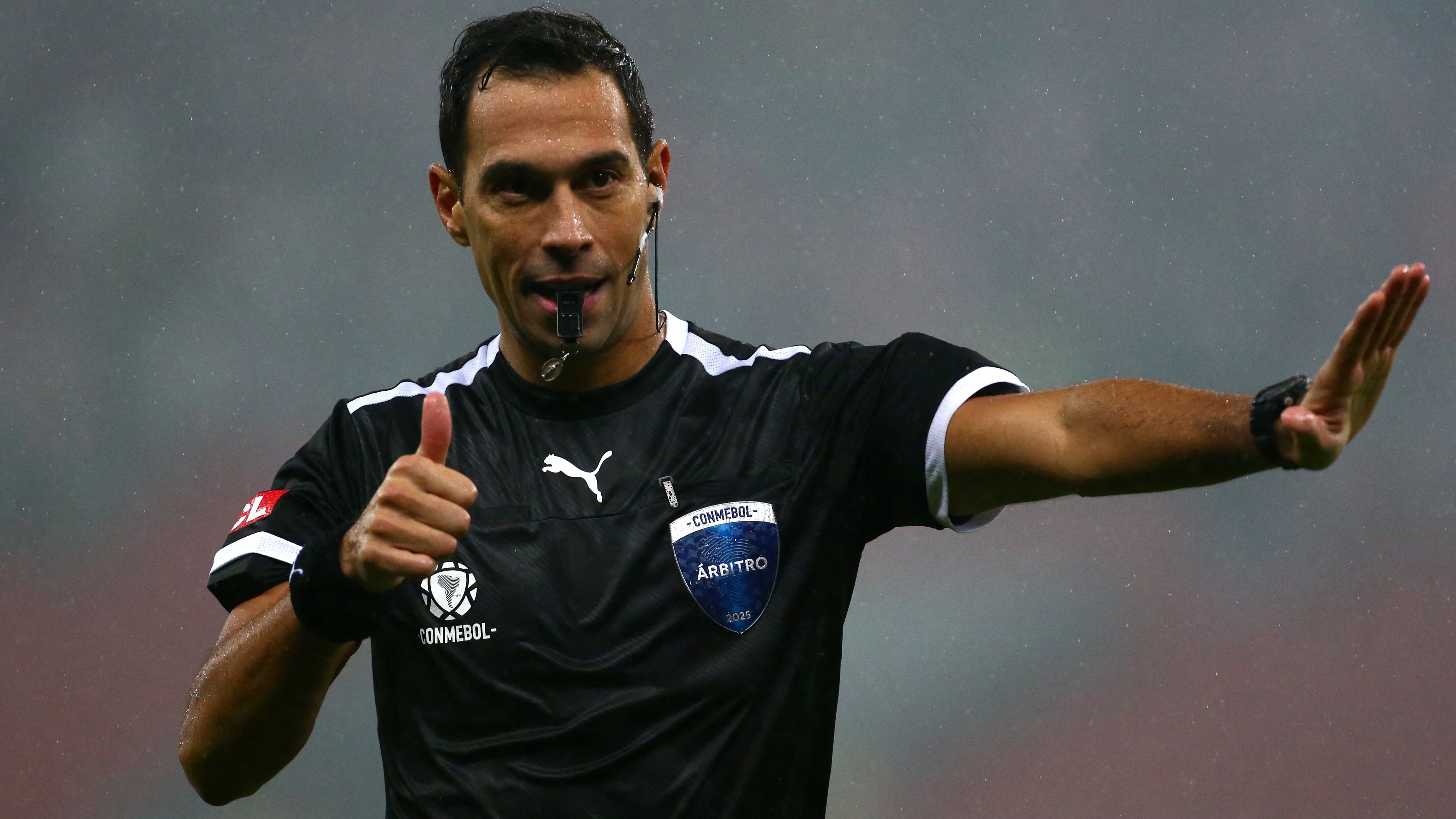 Facundo Tello será el árbitro del Talleres-Belgrano en el Kempes. REUTERS/Diego Vara