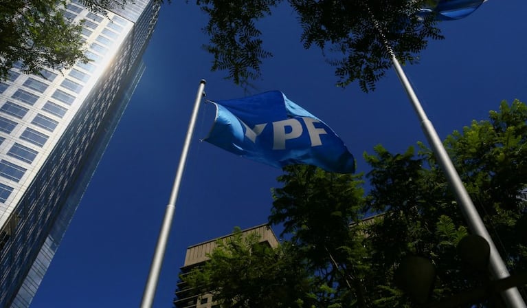 Fallo a favor de Argentina por YPF: reacciones de Javier Milei y Cristina Kirchner.