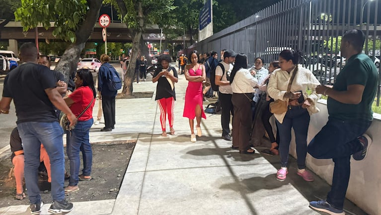 Familiares de los fallecidos en el megaoperativo antinarco en Río de Janeiro exigen los cuerpos para velarlos.