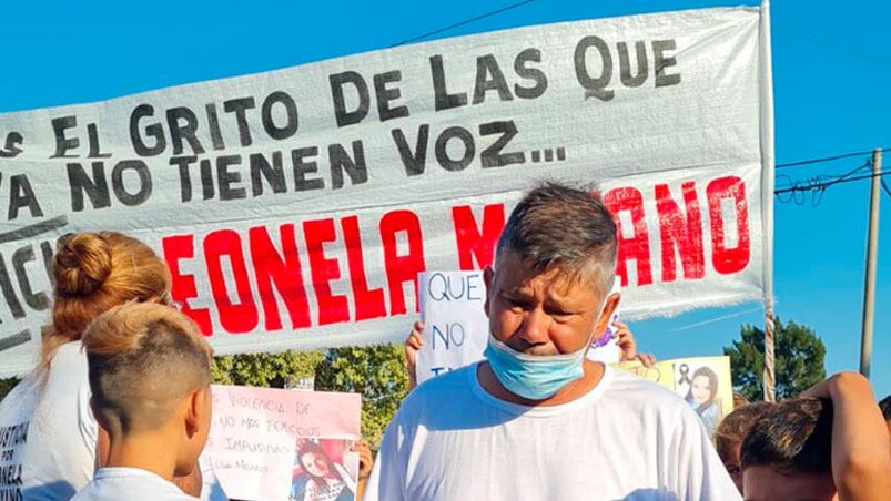 Familiares marcharon a una semana del femicidio de Leonela Moyano.