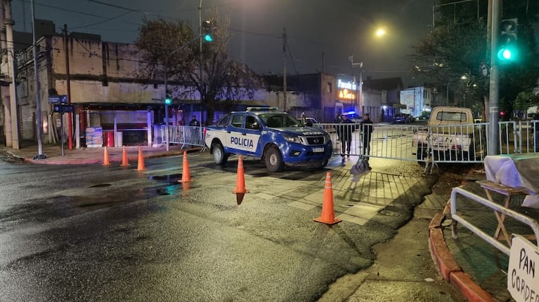 Familiares y amigos de Agostina la despiden en un velatorio íntimo y bajo un estricto operativo policial