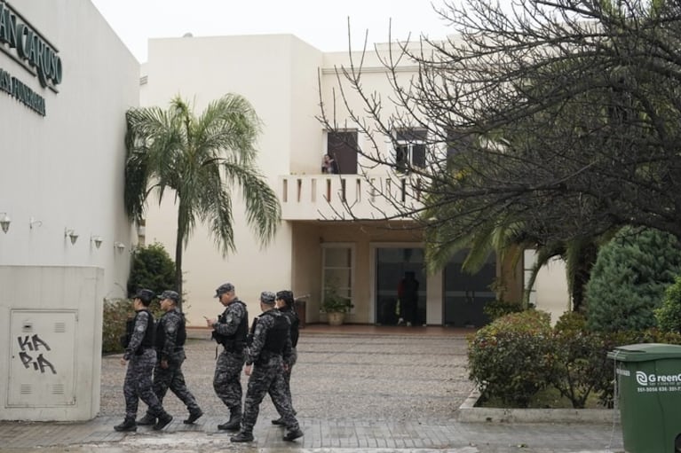 Familiares y amigos de Agostina la despiden en un velatorio íntimo y bajo un estricto operativo policial
