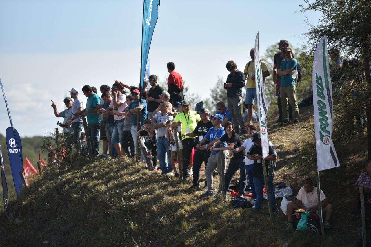 Fanáticos, velocidad y pasión: el Rally comenzó con todo. Foto: Lucio Casalla / ElDoce.tv.