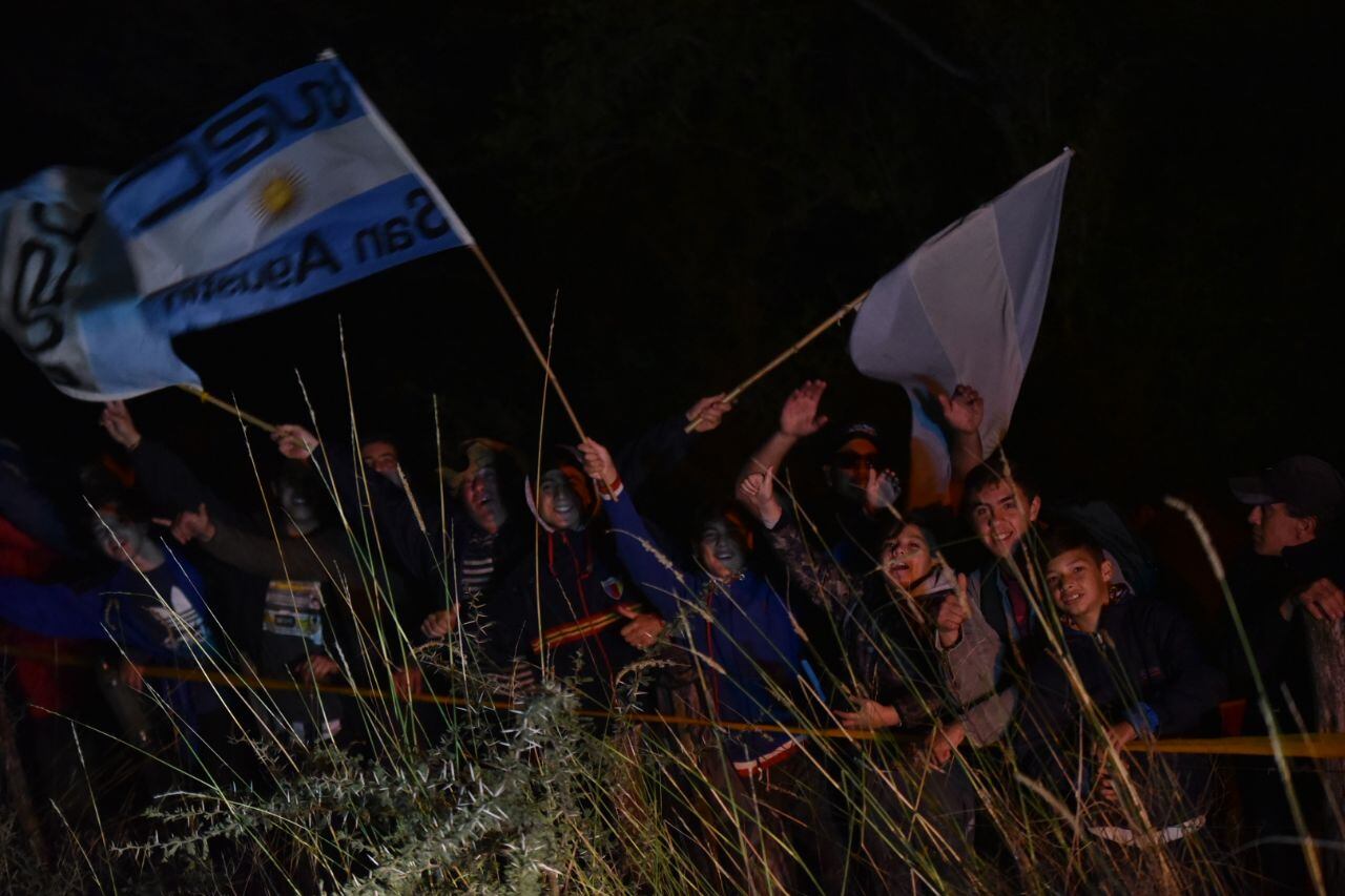 Fanáticos, velocidad y pasión: el Rally comenzó con todo. Foto: Lucio Casalla / ElDoce.tv.