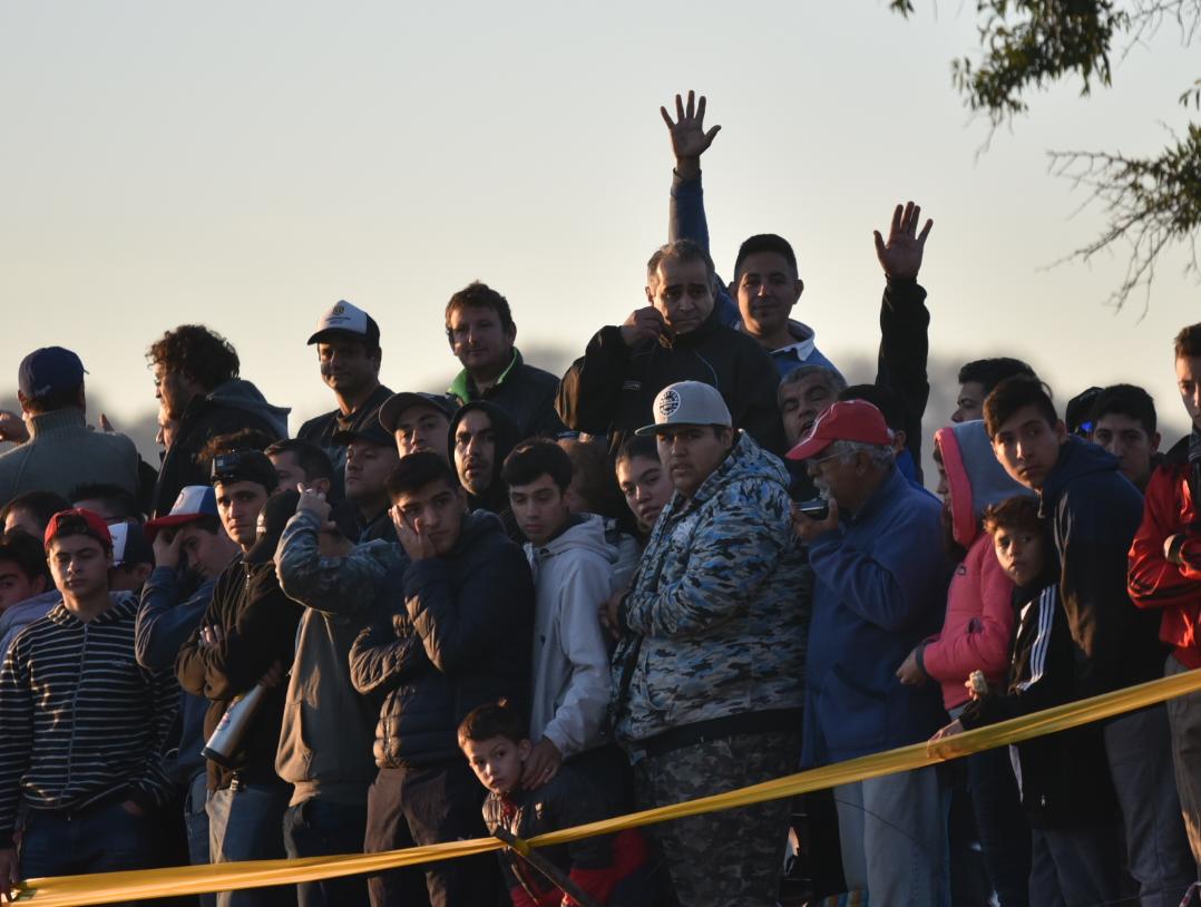 Fanáticos, velocidad y pasión: el Rally comenzó con todo. Foto: Lucio Casalla / ElDoce.tv.