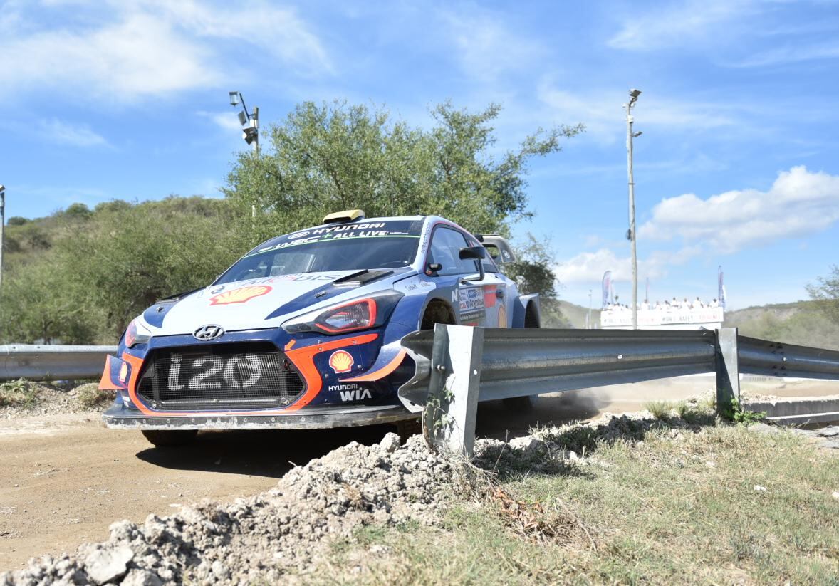 Fanáticos, velocidad y pasión: el Rally comenzó con todo. Foto: Lucio Casalla / ElDoce.tv.