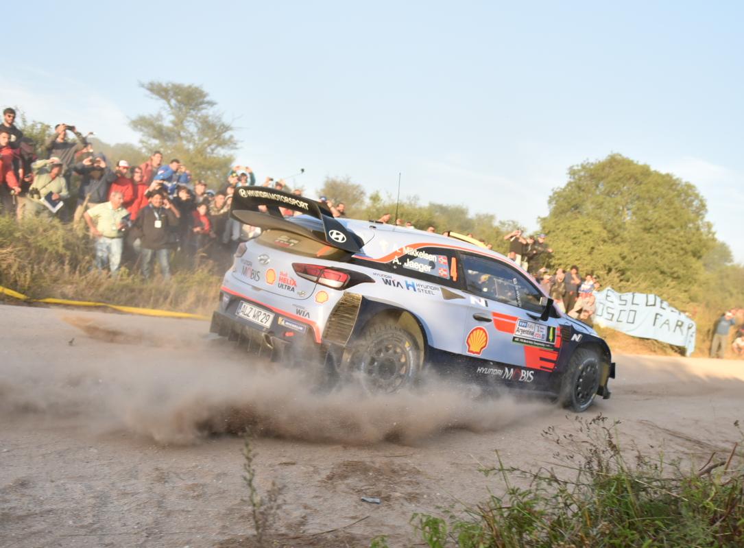 Fanáticos, velocidad y pasión: el Rally comenzó con todo. Foto: Lucio Casalla / ElDoce.tv.