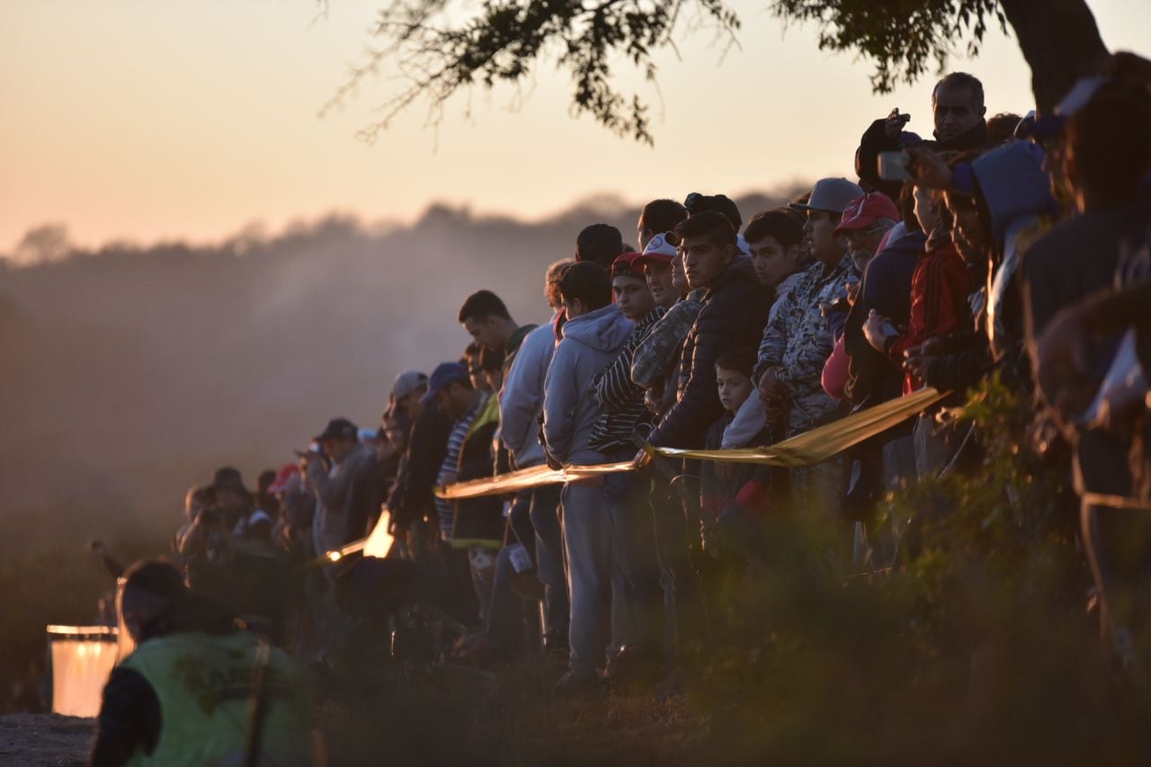 Fanáticos, velocidad y pasión: el Rally comenzó con todo. Foto: Lucio Casalla / ElDoce.tv.