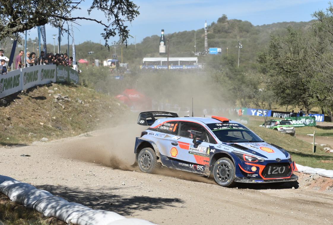 Fanáticos, velocidad y pasión: el Rally comenzó con todo. Foto: Lucio Casalla / ElDoce.tv.