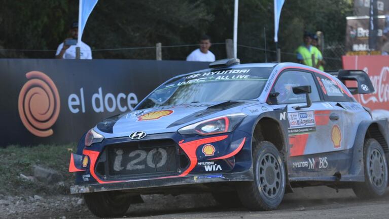 Fanáticos, velocidad y pasión: el Rally comenzó con todo. Foto: Lucio Casalla / ElDoce.tv.