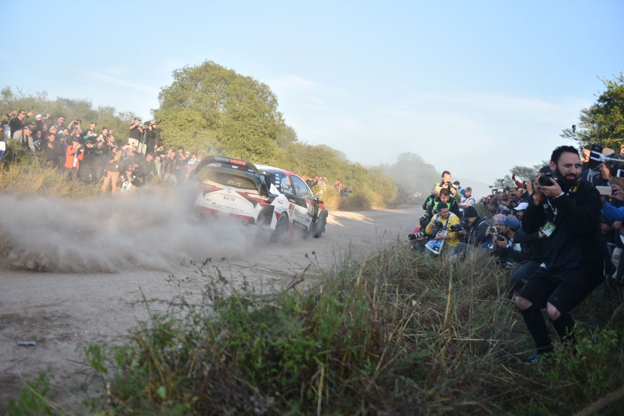 Fanáticos, velocidad y pasión: el Rally comenzó con todo. Foto: Lucio Casalla / ElDoce.tv.