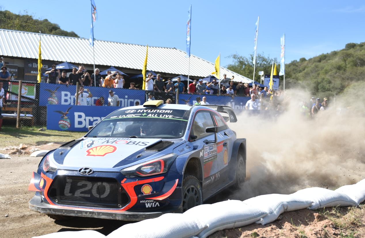 Fanáticos, velocidad y pasión: el Rally comenzó con todo. Foto: Lucio Casalla / ElDoce.tv.