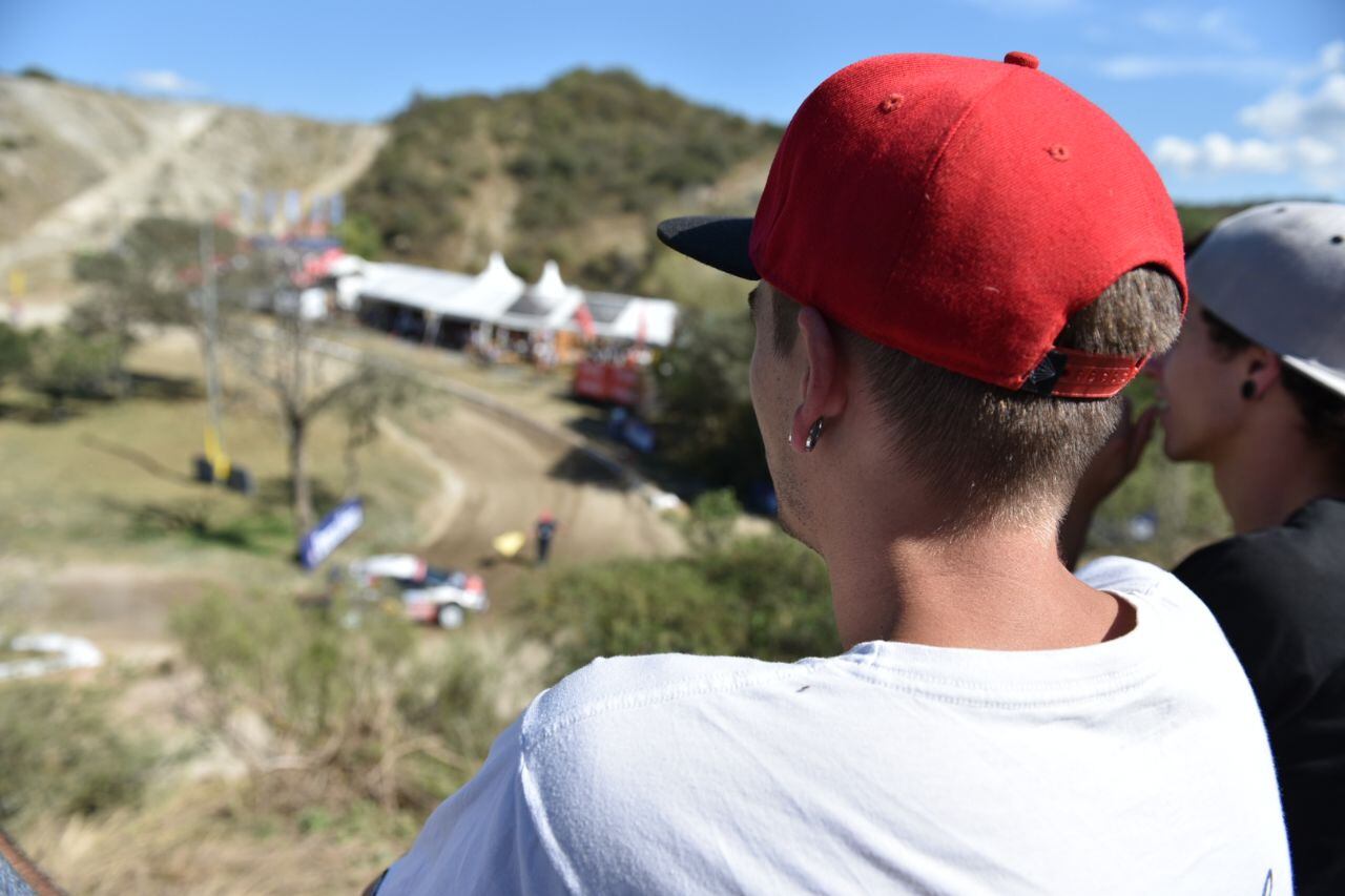 Fanáticos, velocidad y pasión: el Rally comenzó con todo. Foto: Lucio Casalla / ElDoce.tv.