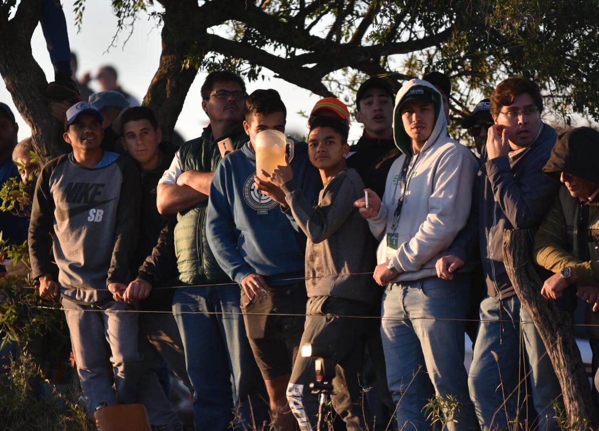 Fanáticos, velocidad y pasión: el Rally comenzó con todo. Foto: Lucio Casalla / ElDoce.tv.