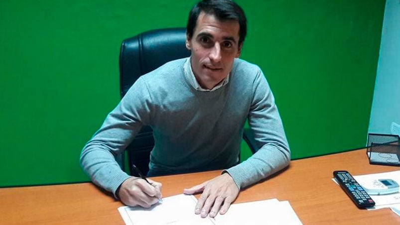 Farré puso la firma en Sarmiento.