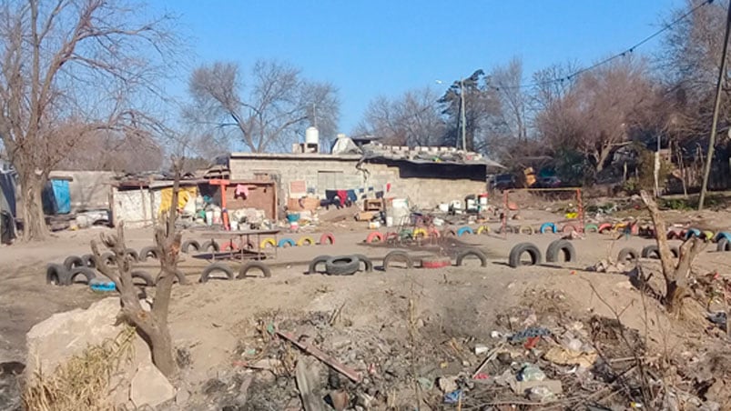 Favela del Infiernillo está ubicado sobre costanera Norte del Suquía entre puente Sagrada Familia y puente Turin.