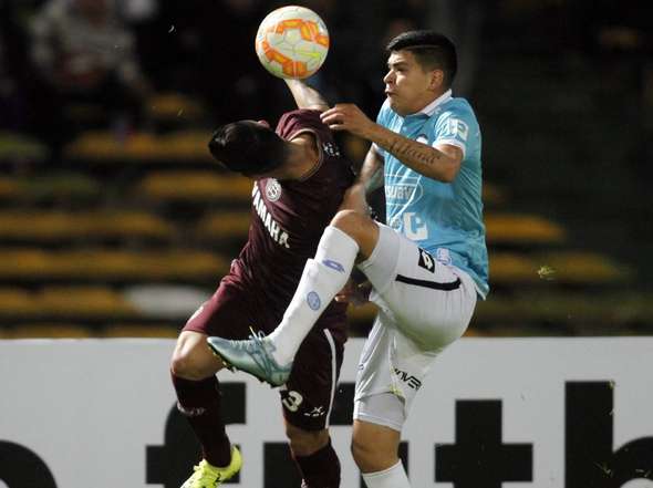 Fede Álvarez en acción en pleno partido. Foto. Olé.