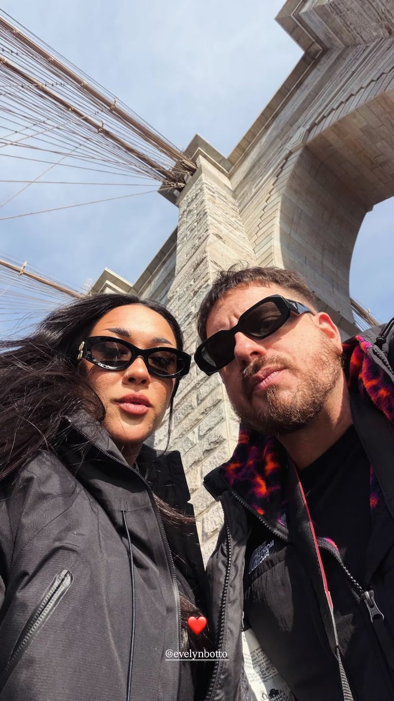 Fede Bal y Evelyn Botto posaron juntos en el Puente de Brooklyn y confirmaron su relación.