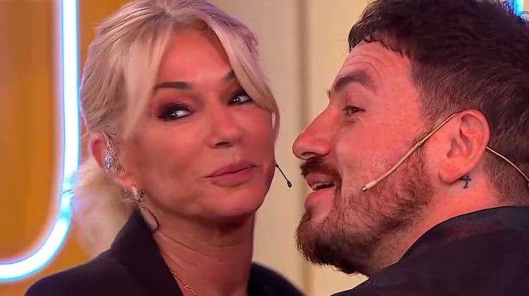 Fede Bal y Yanina Latorre a punto de besarse.