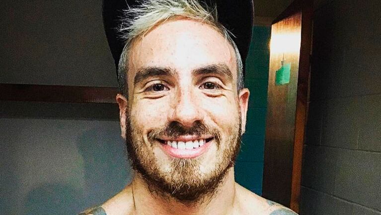 Federico Bal sigue buscando el tono perfecto para su pelo.