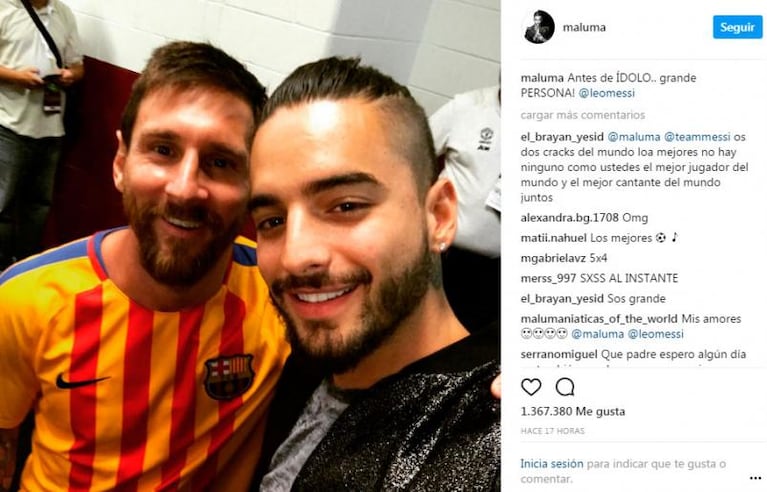 Felices los dos: la grata visita que tuvo Messi en el vestuario