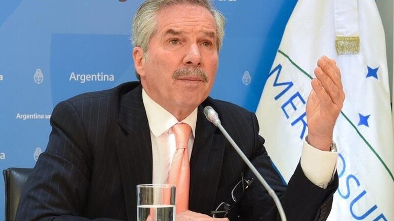 Felipe Solá se enteró en medio de un vuelo que ya no era más ministro