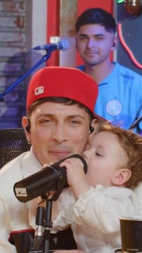 Fer Olmedo no pudo contener las lágrimas y se emocionó al cantarle a su hija Sarita en Un Poco de Ruido