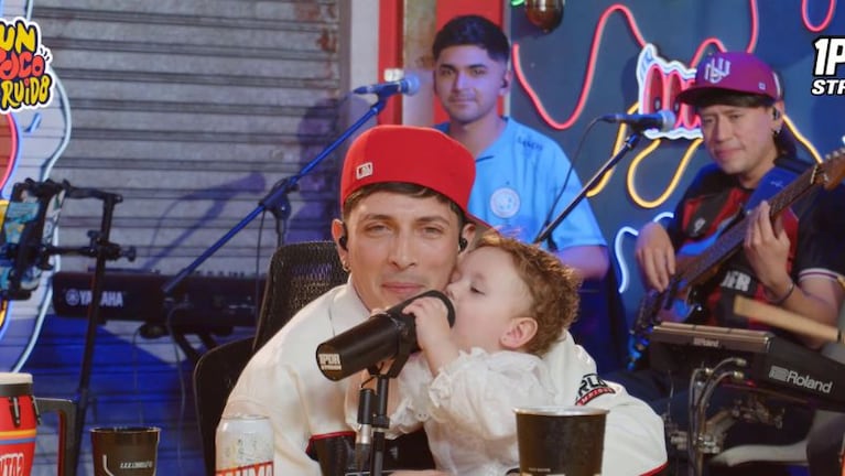 Fer Olmedo no pudo contener las lágrimas y se emocionó al cantarle a su hija Sarita en Un Poco de Ruido 