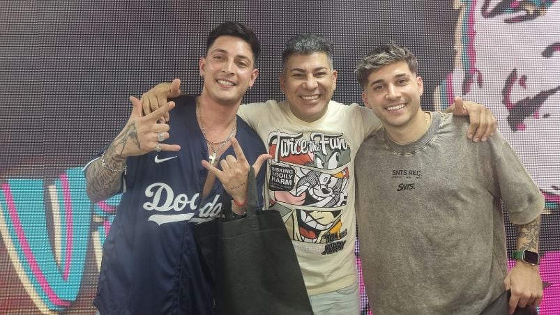 Fer Olmedo y Joaco Martín visitaron a La Barra en su show en Carlos Paz y cantaron con la Pepa Brizuela