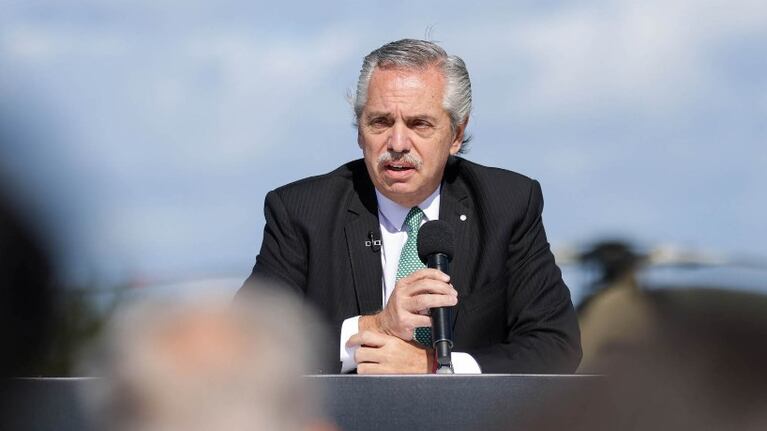 Fernández se excluyó y defendió las Primarias.