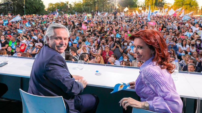 Fernández y CFK se mostraron juntos en el acto en Merlo. 