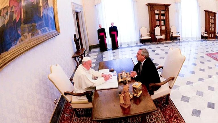 Fernández y el Papa: ayuda con la deuda y charla sobre “la protección de la vida”