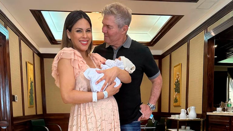 Fernando Burlando con su esposa Barby Franco y su beba Sarah. 