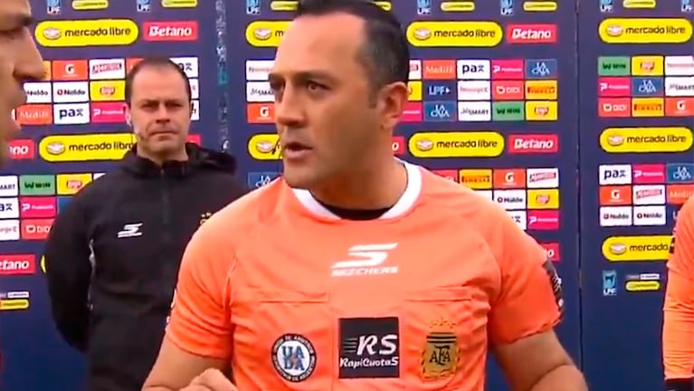 Fernando Espinoza estalló contra la cúpula del arbitraje.