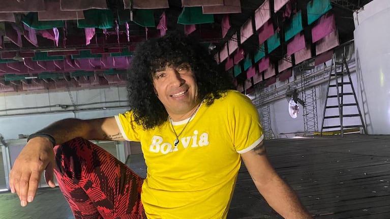 Fernando Oliva sobre el escenario del Sargento.