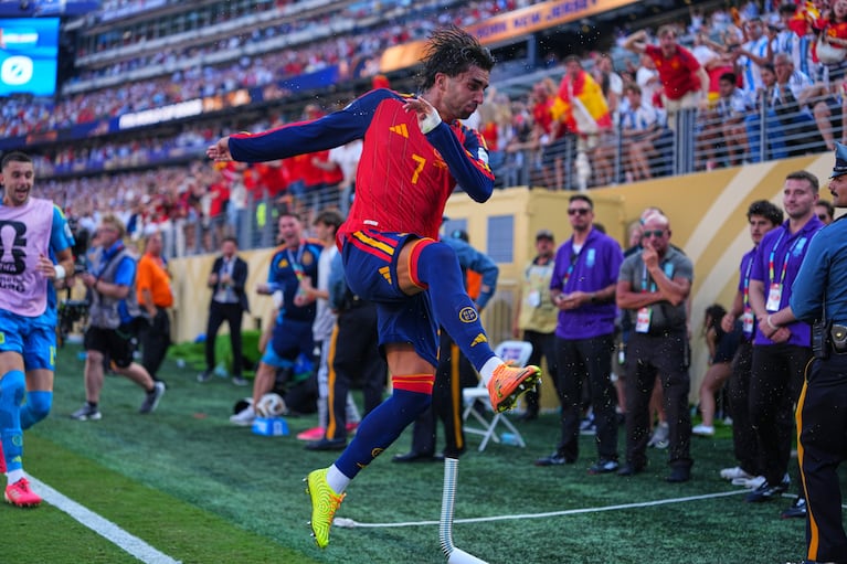Ferran Torres, de España, festeja su gol ante Argentina en la final mundialista, el domingo 19 de julio de 2026 en East Rutherford, Nueva Jersey (AP Foto/Julio Cortez)