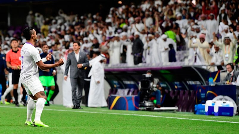 Festejo de gloria: Caio grita el gol con Marcelo Gallardo de fondo. / Foto: Al Ain