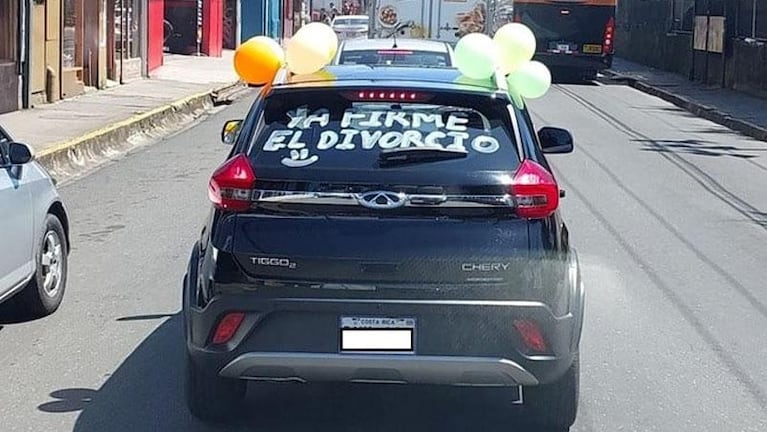 Festejó su separación como si fuera un casamiento y se hizo viral: "Ya firmé el divorcio"