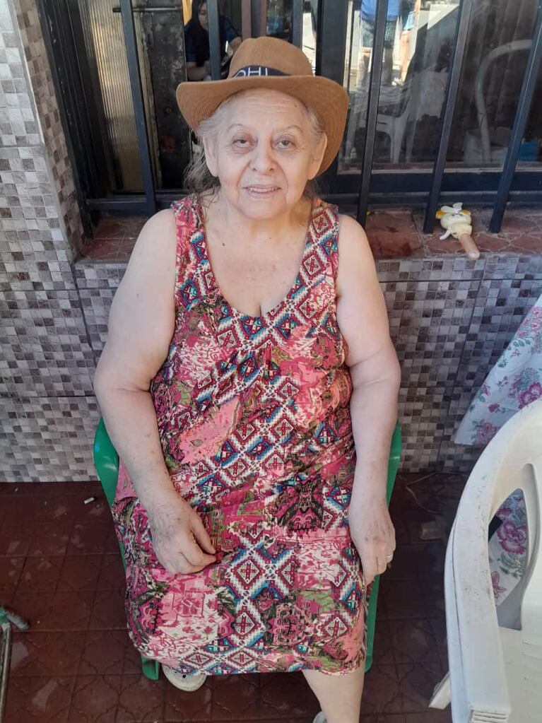 Festejó sus 78 años con una fiesta masiva en la calle y sorprendió con un cuartetero entre los invitados