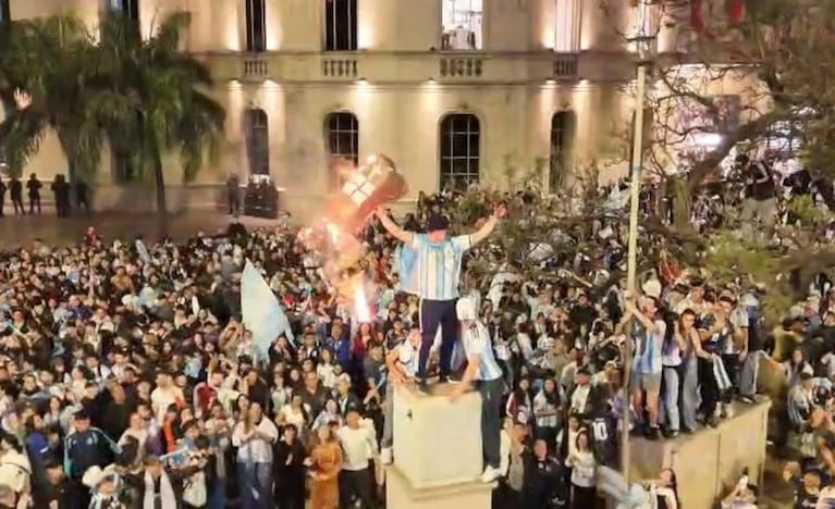 Festejos por la Selección en el Patio Olmos.
