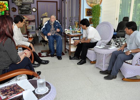 Fidel Castro celebró sus 89 con Maduro y Evo Morales. Foto: Estudios Revolución.